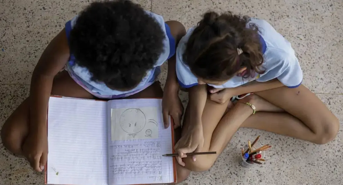 Educação antirracista ainda é desafio nas escolas do país