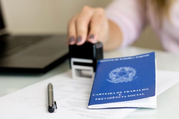 Golpe do falso emprego cresce no Brasil; veja como evitar fraudes em vagas de trabalho