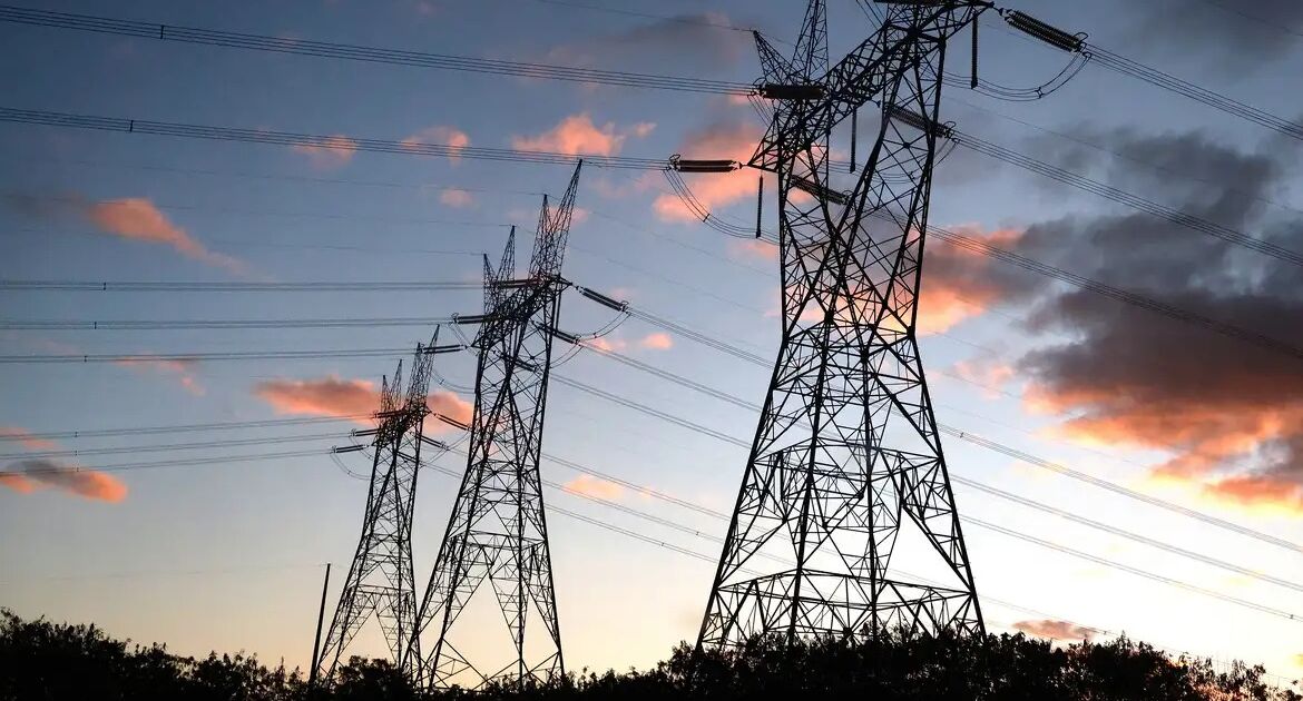 Governo renova contratos com distribuidoras de energia em 13 estados