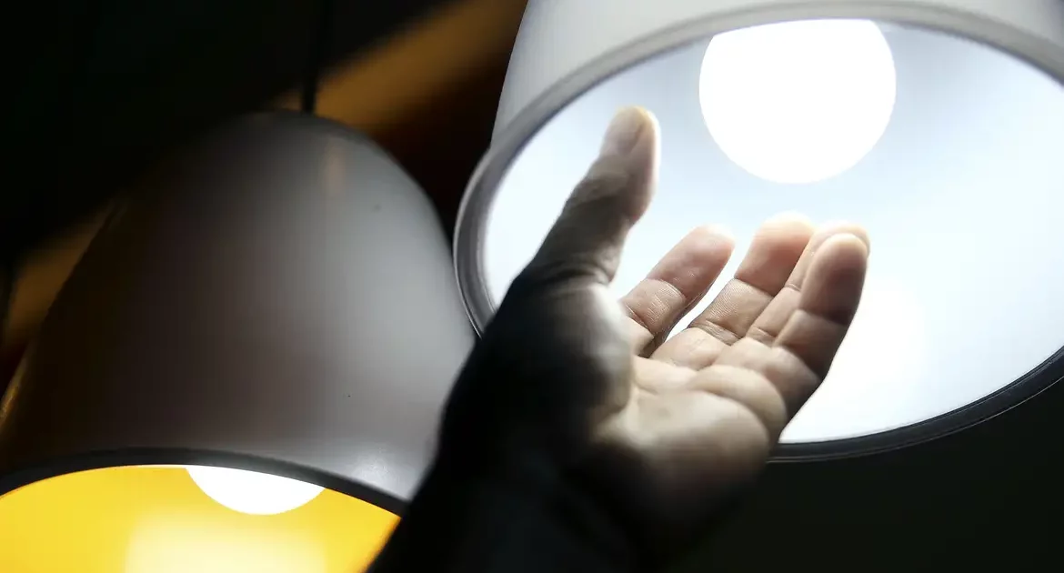 Conta de luz continuará com acréscimo da bandeira amarela em junho