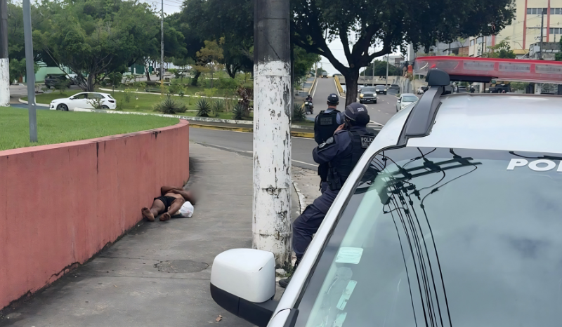 Com ferimentos na cabeça, homem é achado caído em calçada na Djalma Batista