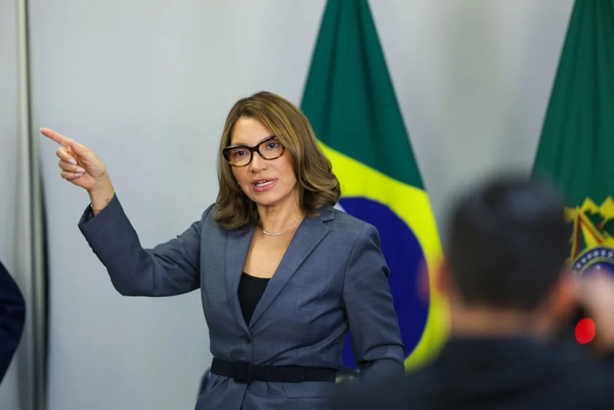 Ela, não!