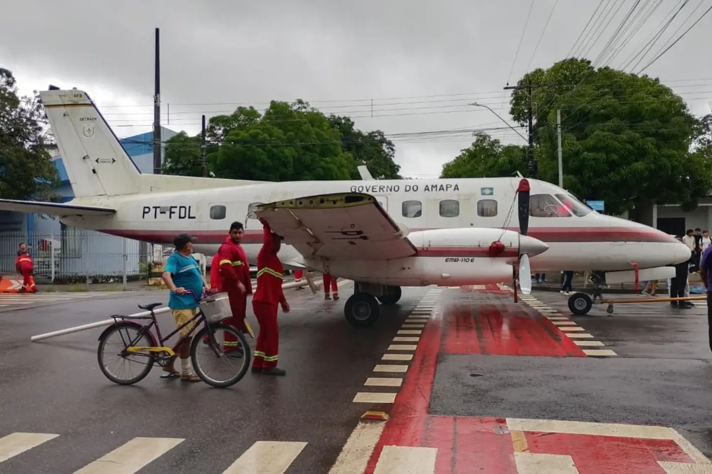 Avião Bandeirante cruza a Avenida FAB em operação inédita – Diário do Amapá