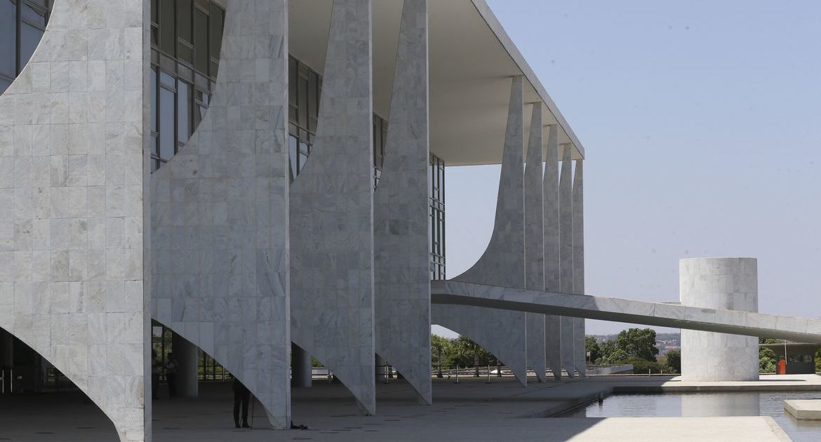 Planalto reage aos EUA e acusa família Bolsonaro de buscar intervenção no Brasil