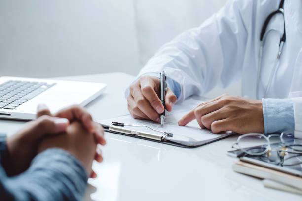 Conselho de Medicina cria plataforma para denunciar falsos médicos e combater atendimentos ilegais
