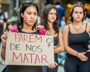 Filhos de vítimas de feminicídio passam a ter direito à pensão especial do INSS