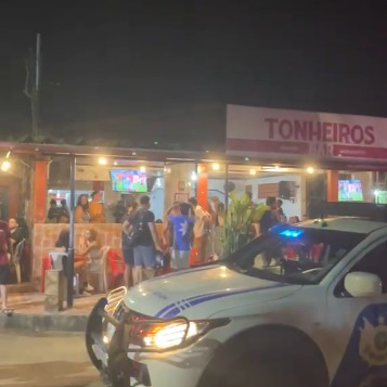 PM e Meio Ambiente cortam som durante fiscalização em bar