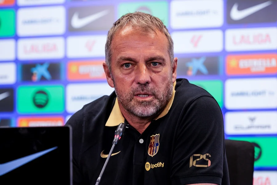 Morre o pai do treinador do Barcelona horas antes de clássico contra o Real Madrid