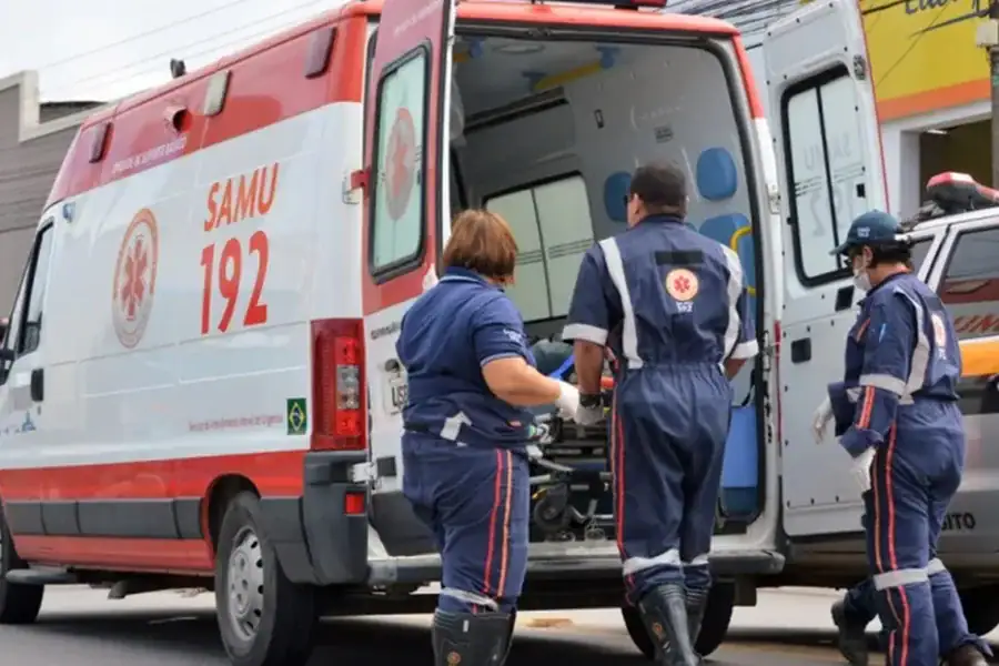 Homem cai de cavalo, recebe atendimento médico e acaba preso