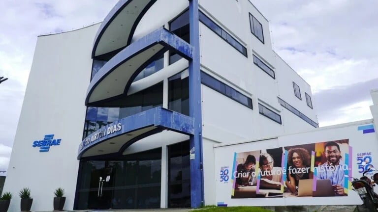 Fórum reúne economistas e estudantes para discutir mercado de trabalho e desenvolvimento regional
