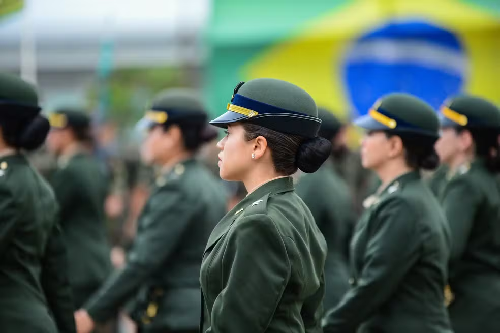 Decisão judicial condena União a indenizar militar trans por violação à identidade de gênero