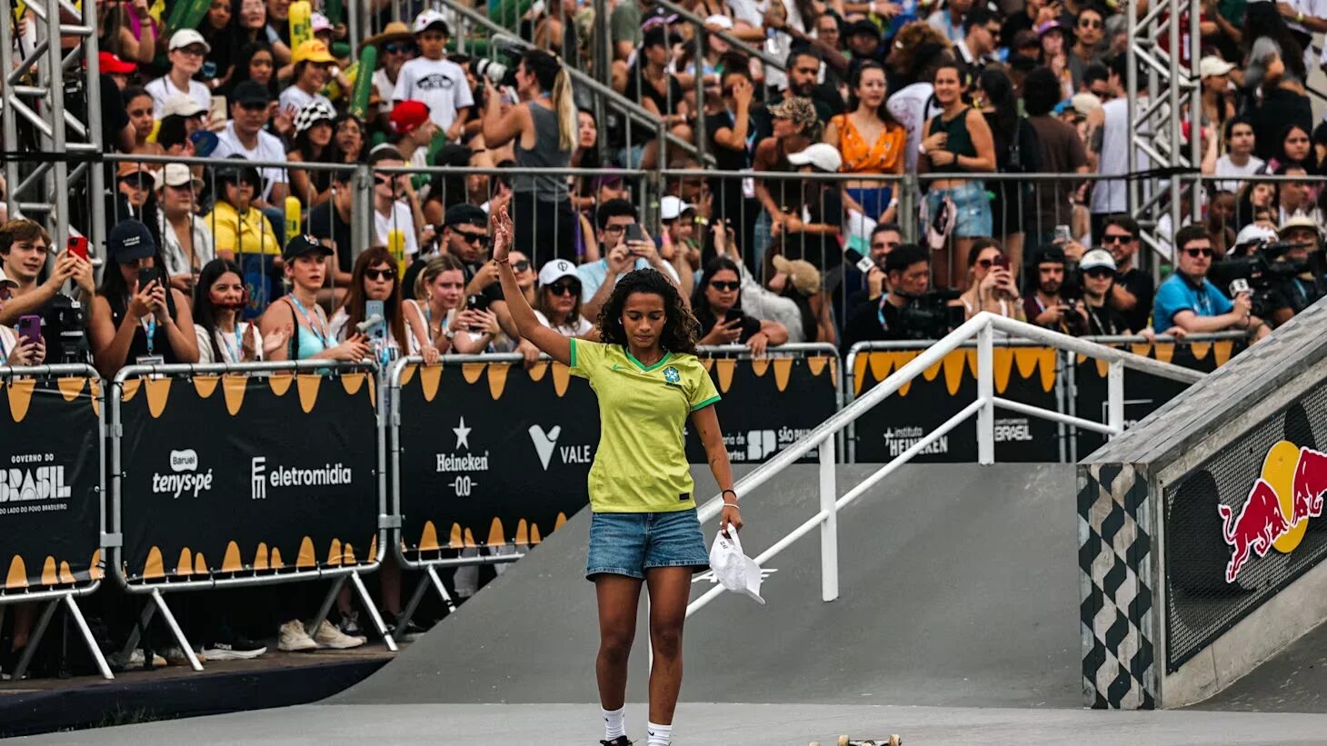 Rayssa Leal volta a andar de skate após lesão no joelho: ‘Foram 40 dias de cuidado e carinho’