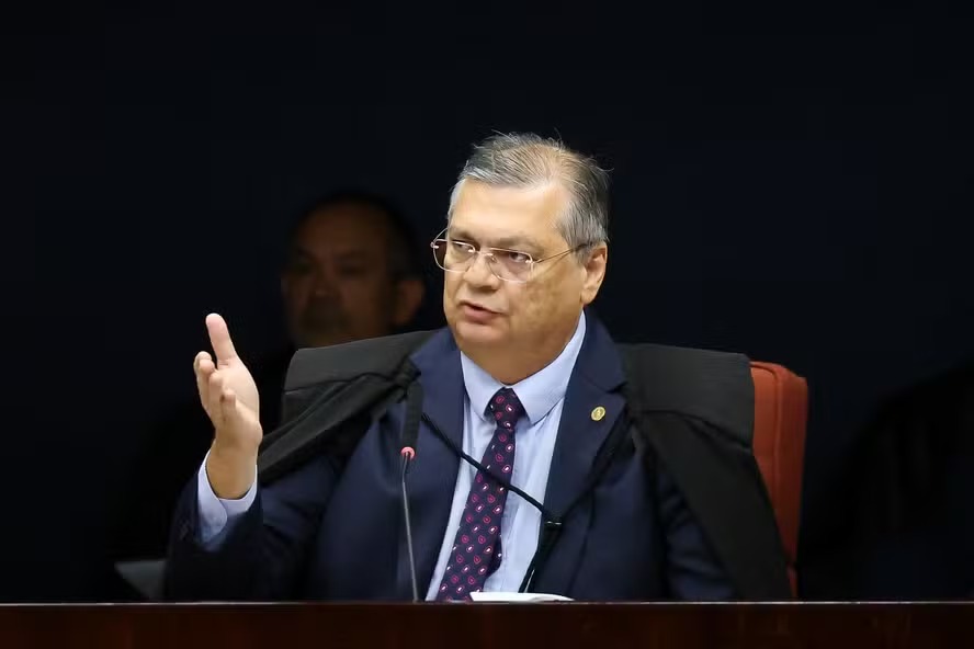Dino proíbe novos benefícios a juízes e membros do MP após decisão do STF