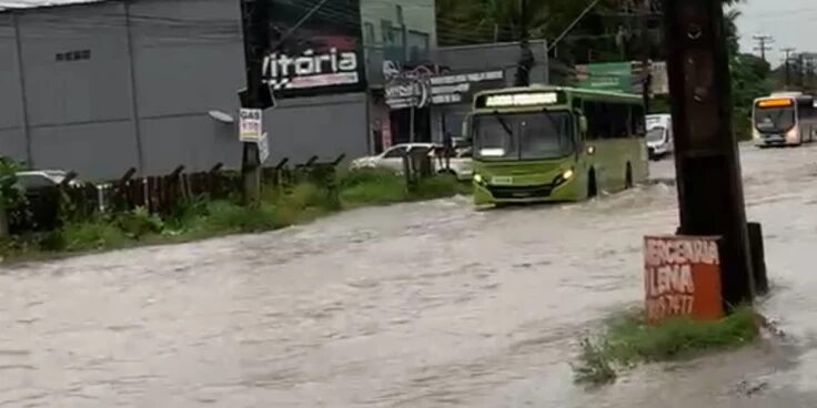 Vídeo: chuvas deixam vias alagadas e expõem, mais uma vez, pontos críticos na Grande São Luís