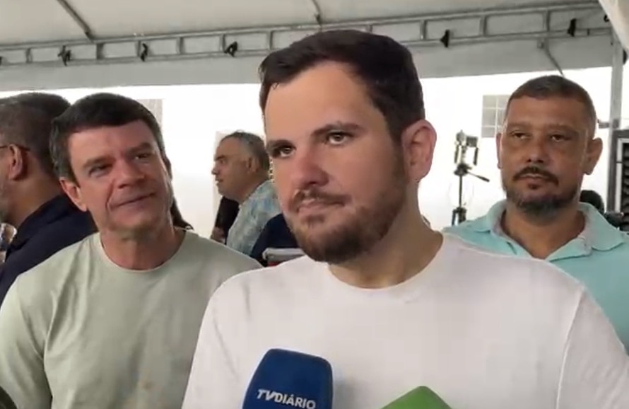 Renato Junior ignora salto patrimonial de 10.000% e debocha da imprensa