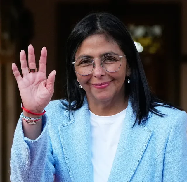 Delcy Rodríguez anuncia comissão para reestruturar governo na Venezuela após mudança política