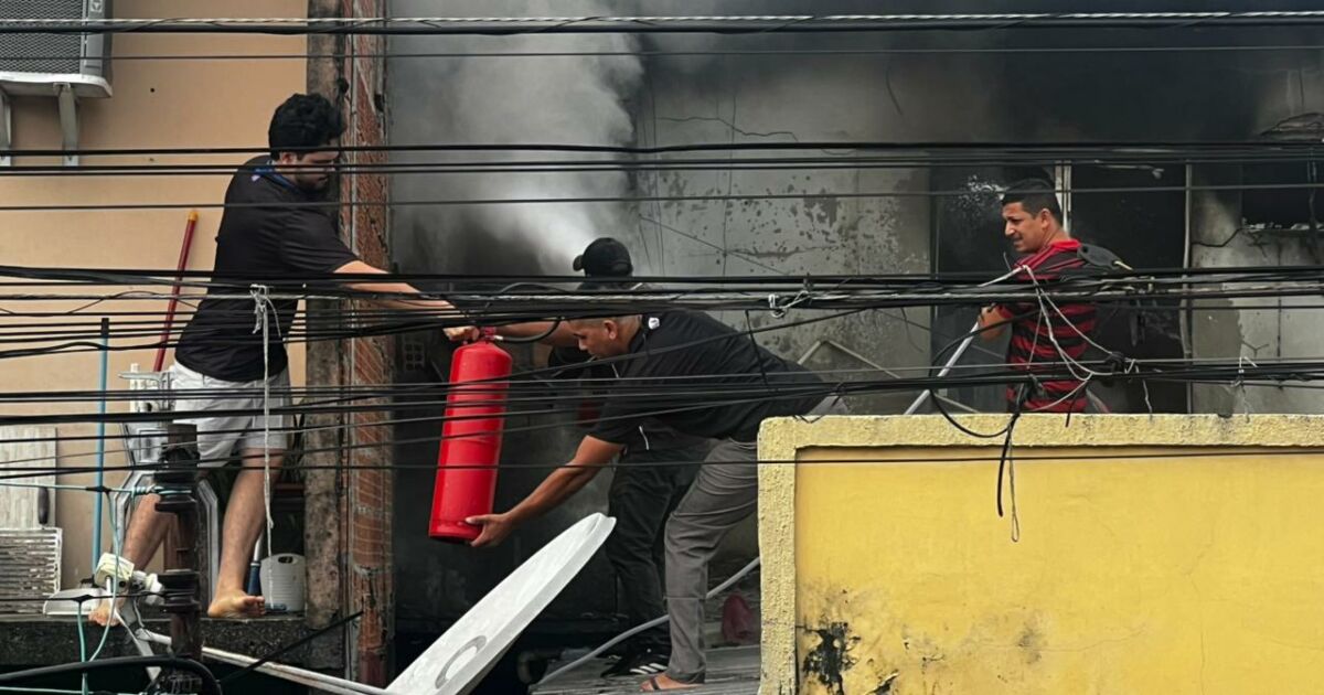 incêndio atinge casa e mobiliza moradores no Coroado em Manaus
