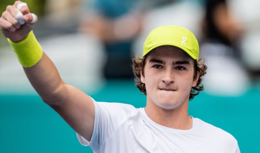 João Fonseca faz história e alcança pela primeira vez as quartas de final em Roland Garros