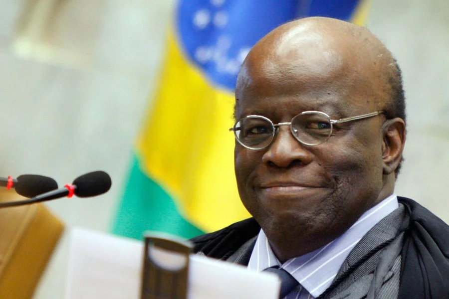 Ex-ministro do STF Joaquim Barbosa se filia ao Democracia Cristã