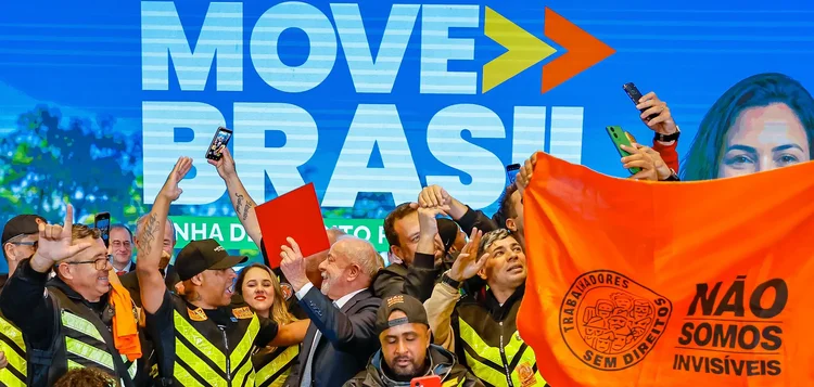 Lula quer criar financiamento de moto para entregadores