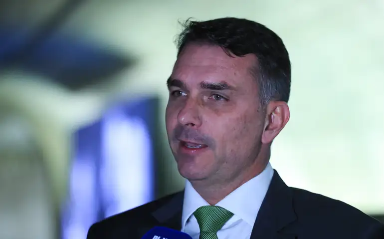 Áudio vazado: PL sai em defesa de Flávio Bolsonaro e cobra instalação de CPI do Banco Master
