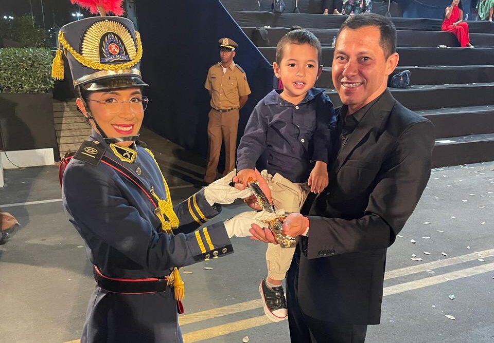 mãe vive rotina longe do filho para realizar sonho na PM