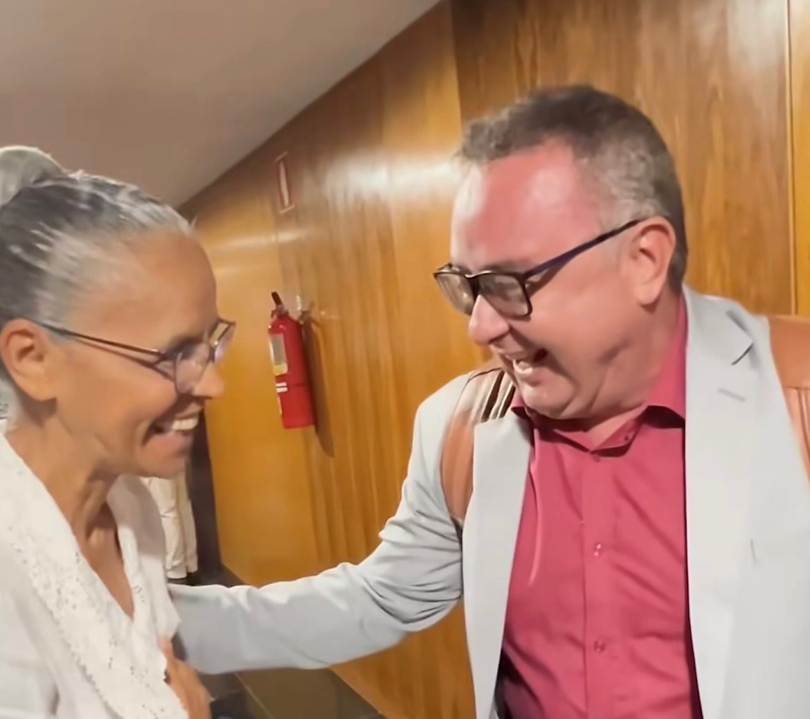 Marina resgata memórias ao rever filho de ex-chefe que segurou no colo