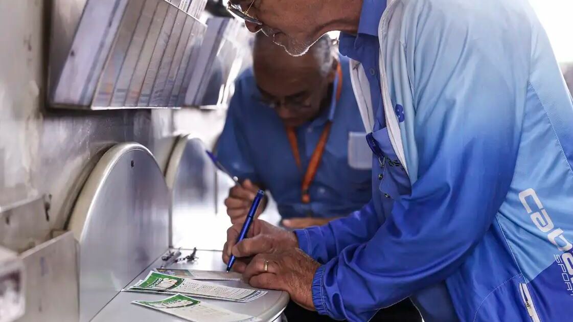 Mega-Sena acumula novamente e prêmio principal vai para R$ 42 milhões