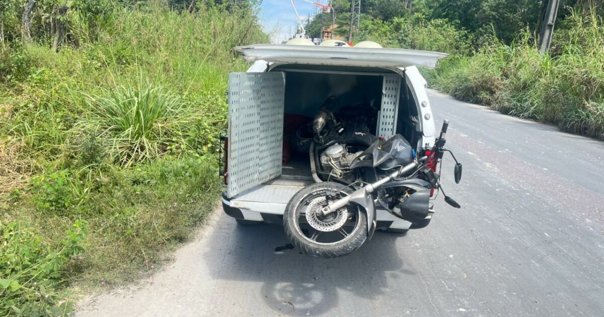 Moto abandonada é resgatada pela PM na AM-010; polícia busca pelo proprietário