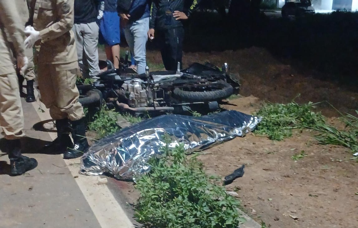 Motoqueiro morre ao perder controle do veículo e colidir com poste – Diário do Amapá