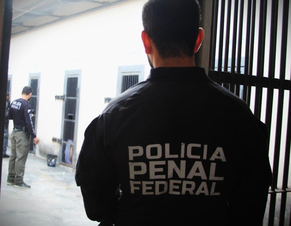 Operação em presídios do Acre apreende celulares e mira comunicação do crime organizado