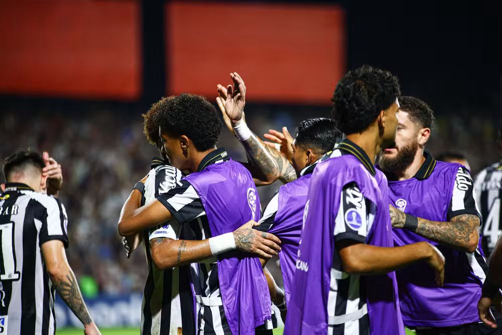Neymar e Robinho Jr. selaram a paz em jogo da Sul-Americana