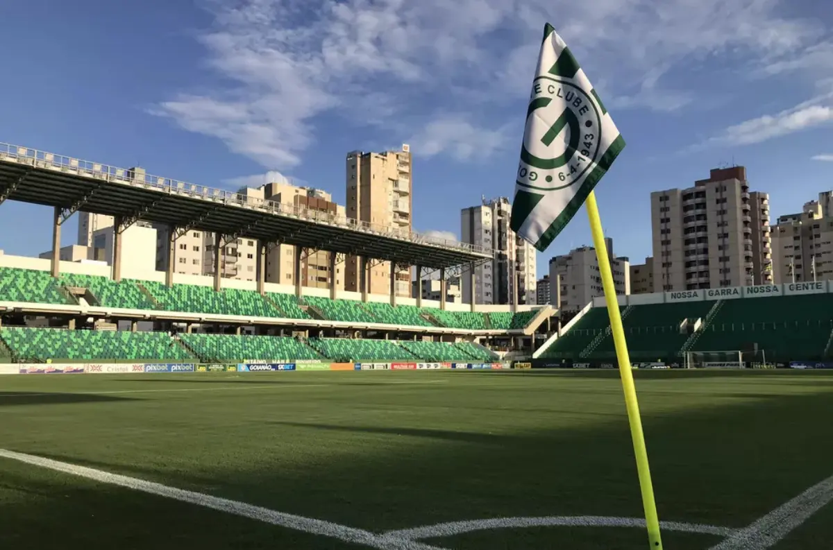 Prefeitura aumenta fiscalização e remaneja ambulantes em dias de jogos no Serrinha; entenda
