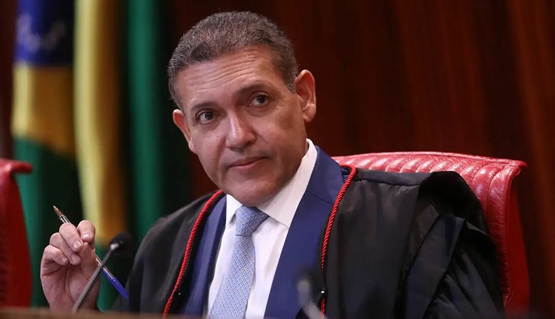 Nunes Marques amplia prazo para PGR analisar revisão da pena de Bolsonaro