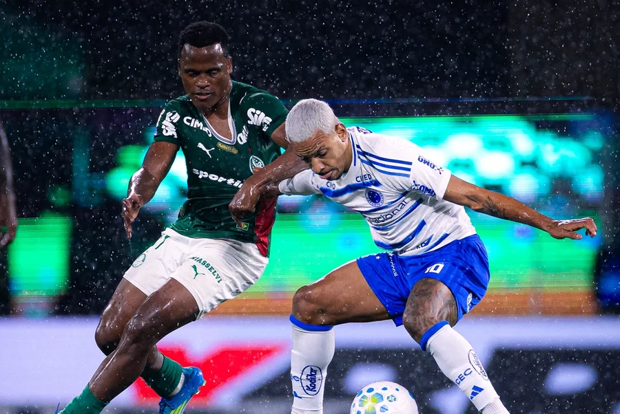 Palmeiras e Cruzeiro empatam e time paulista mantém a liderança