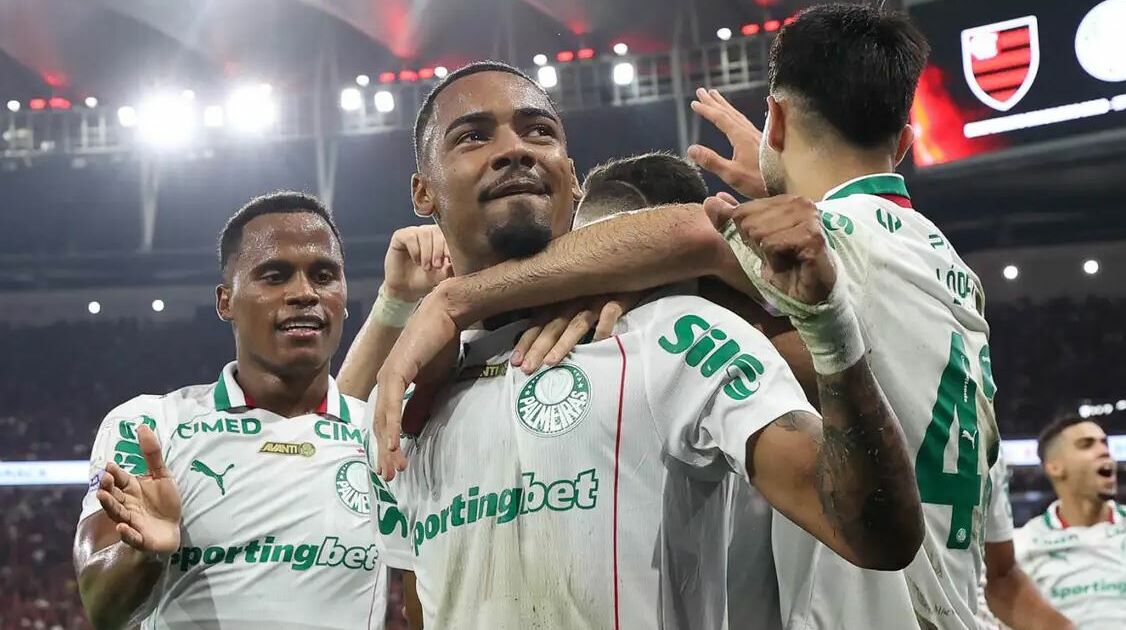 Palmeiras derrota Fla e amplia vantagem na liderança do Brasileiro