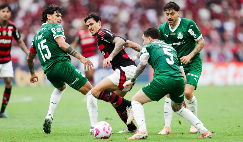 Flamengo e Palmeiras incendeiam briga pelo topo do Brasileirão