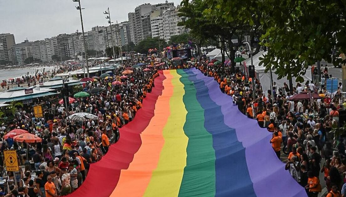 Parada LGBTI+ do RJ traz “toda forma de amor” como tema em 2026
