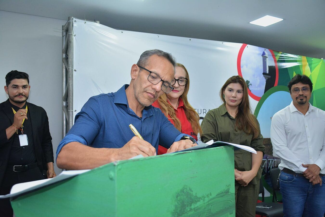 DaLua assina decreto que cria Comissão de Reestruturação do PCCR da educação básica – Diário do Amapá
