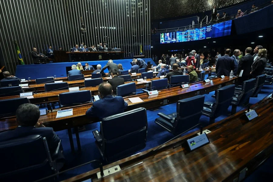 PEC que acaba com escala 6×1 pode ser analisada