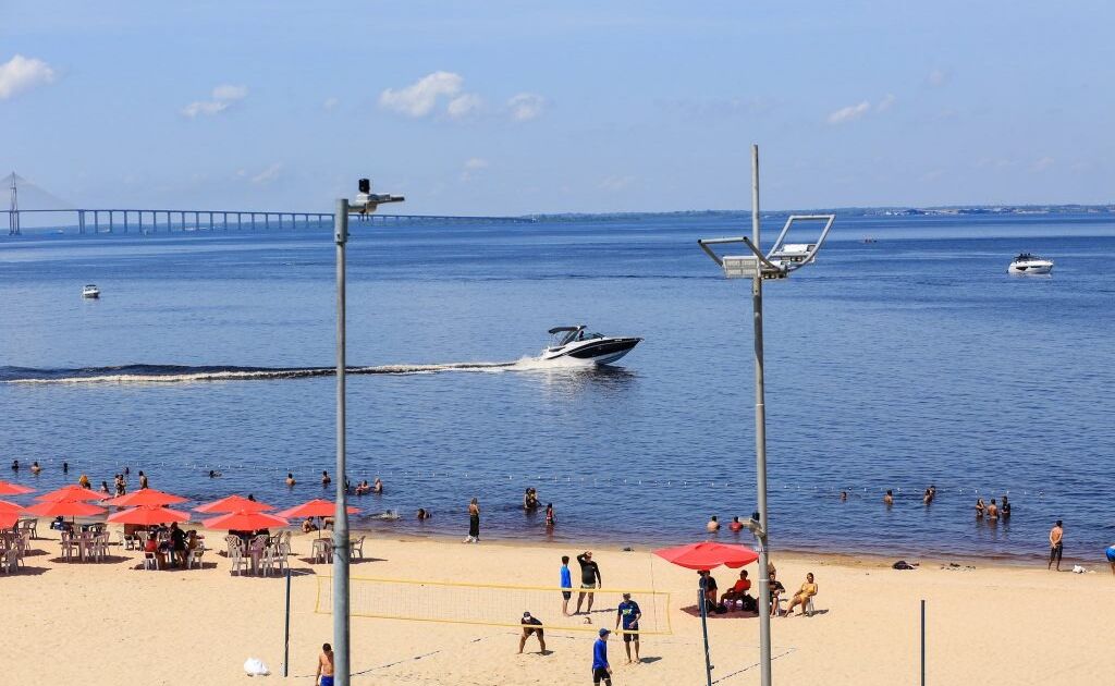 Aproximação irregular de embarcações na Ponta Negra acende alerta