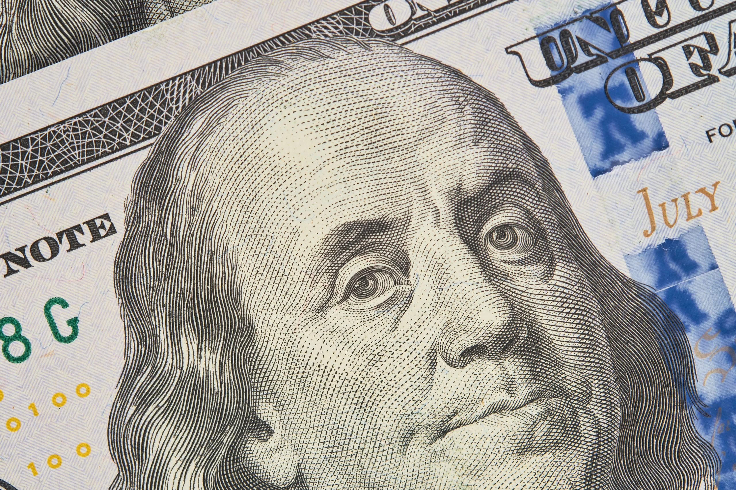 Dólar sobe levemente, fecha a R$ 4,92 e interrompe sequência de quedas