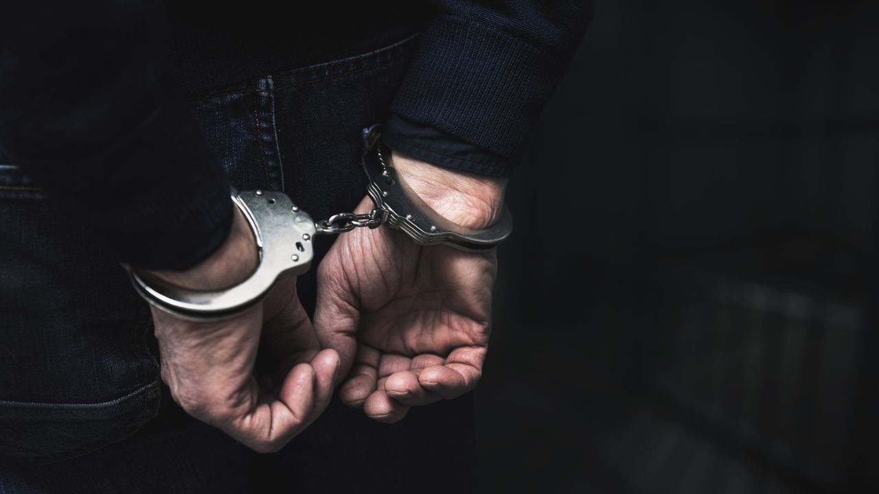 Mulher condenada por roubos é presa na Vila Embratel, em São Luís