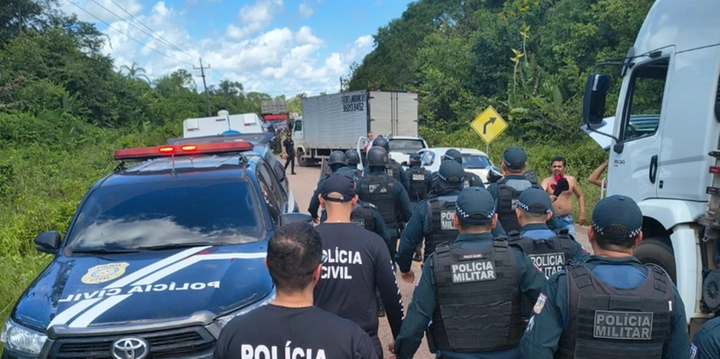​Manifestantes são presos em Igarapé-Miri após interditarem rodovia PA-151 com pneus e troncos