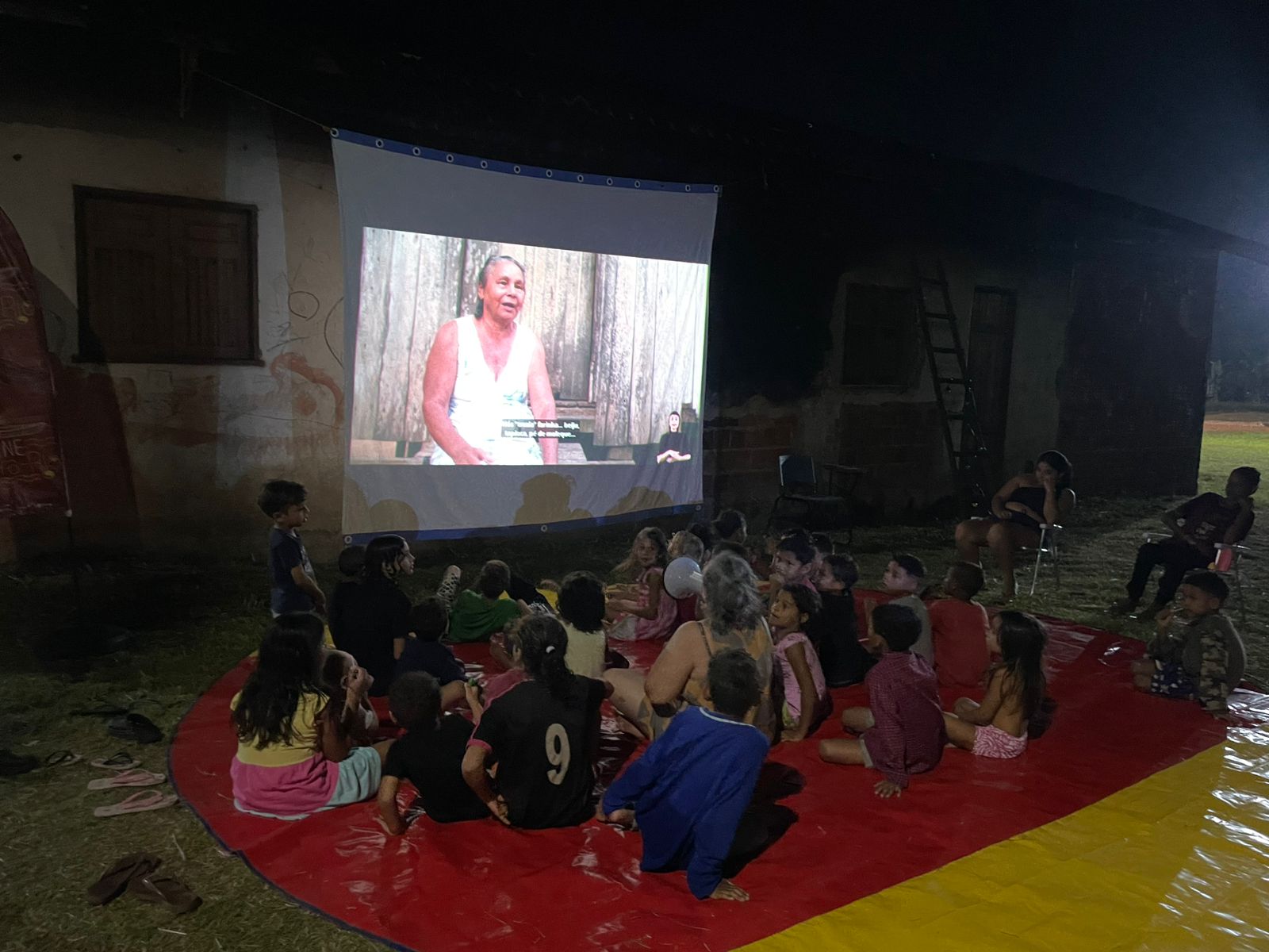 Cine Beira-Rio leva exibições gratuitas ao Panorama e Seis de Agosto neste fim de semana