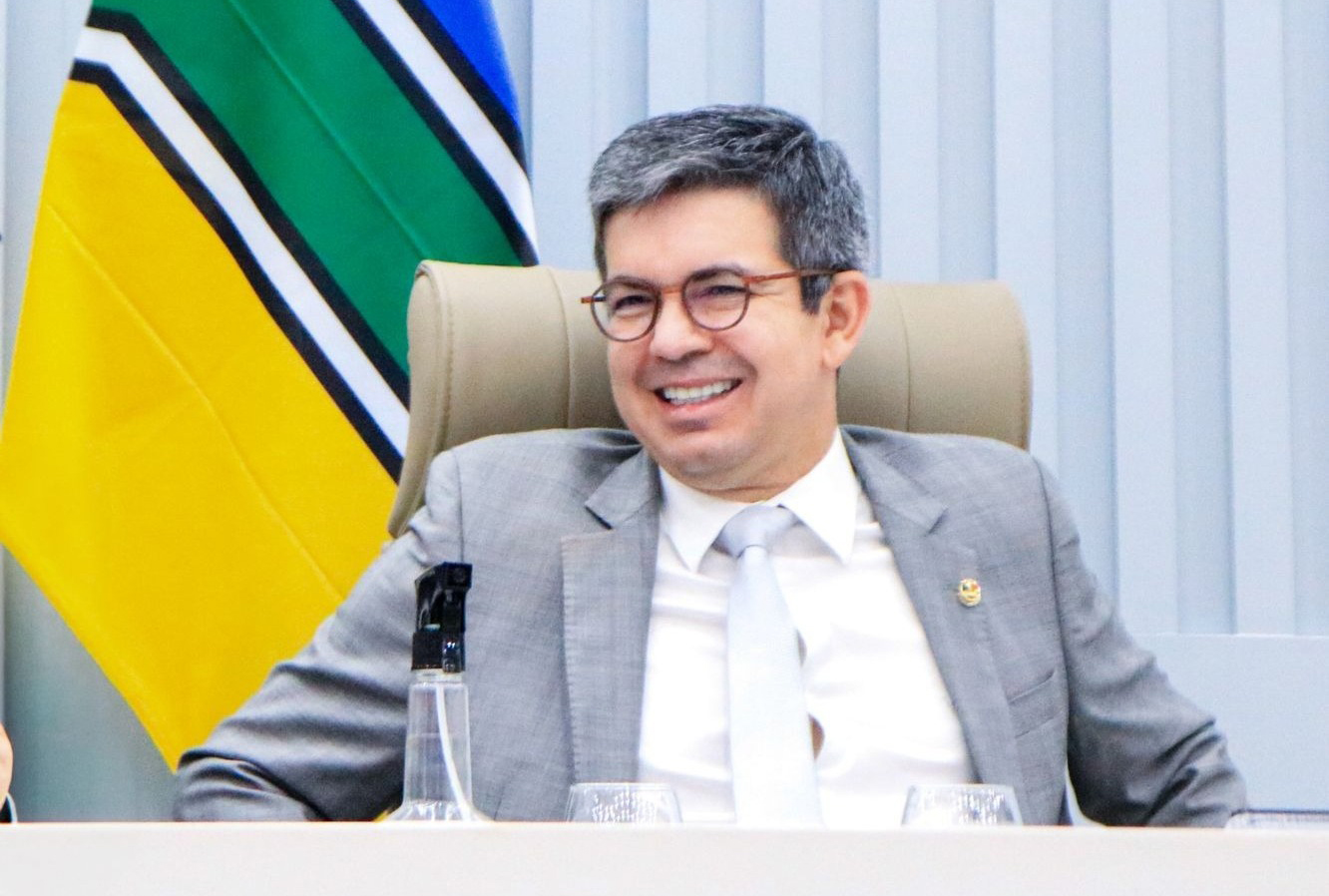 Randolfe anuncia primeira portaria de revisão de enquadramento que corrige salários de servidores – Diário do Amapá