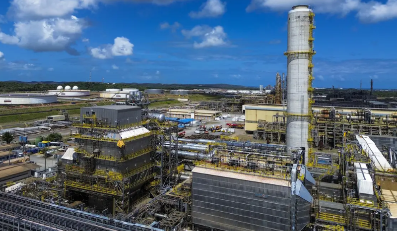 Refinarias da Petrobras operam com mais de 100% de capacidade; entenda