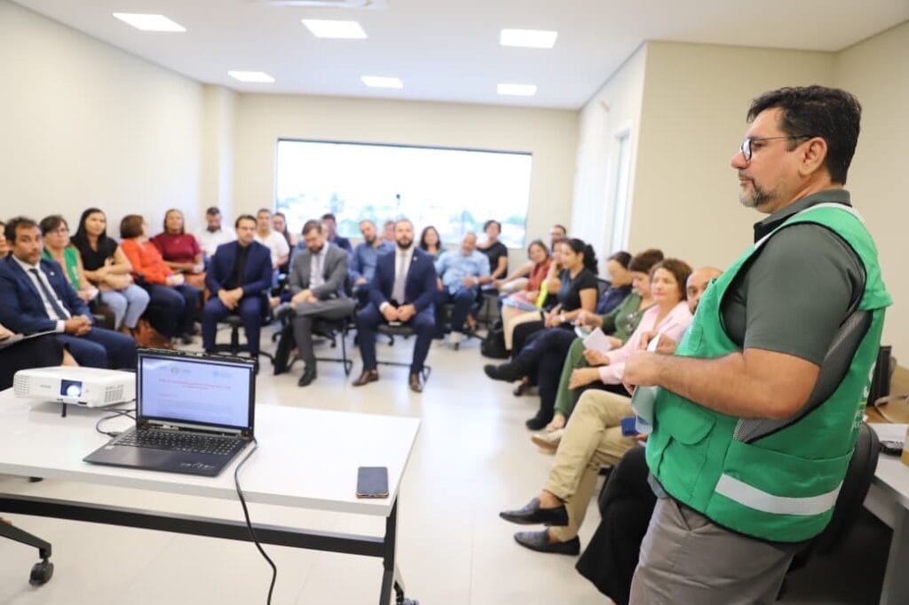 Após ataque, governo reúne diretores para alinhar reinício das aulas