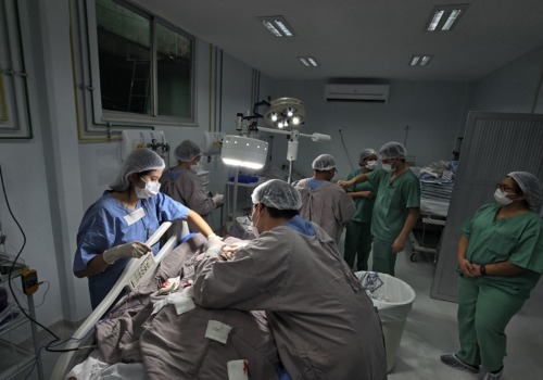 Governo do AM intensifica a realização de cirurgias dermatológicas neste domingo