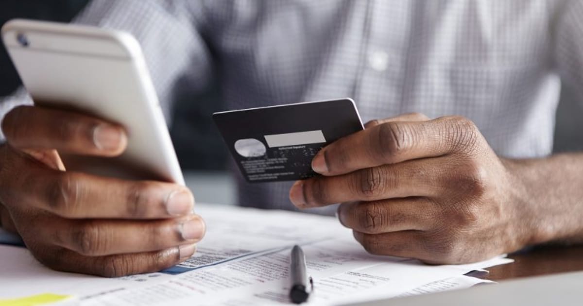 Serasa aponta que 49% dos brasileiros possuem mais de uma dívida em um banco